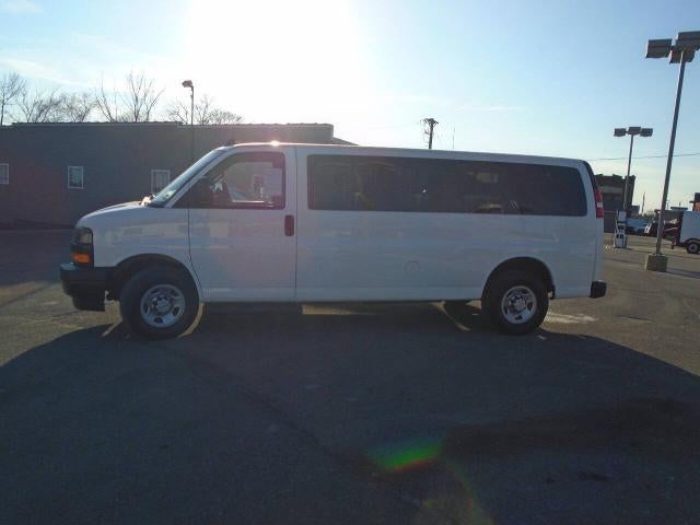 2023 Chevrolet Express Passenger 3500 1LS
