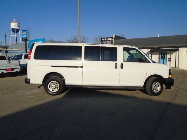 2023 Chevrolet Express Passenger 3500 1LS