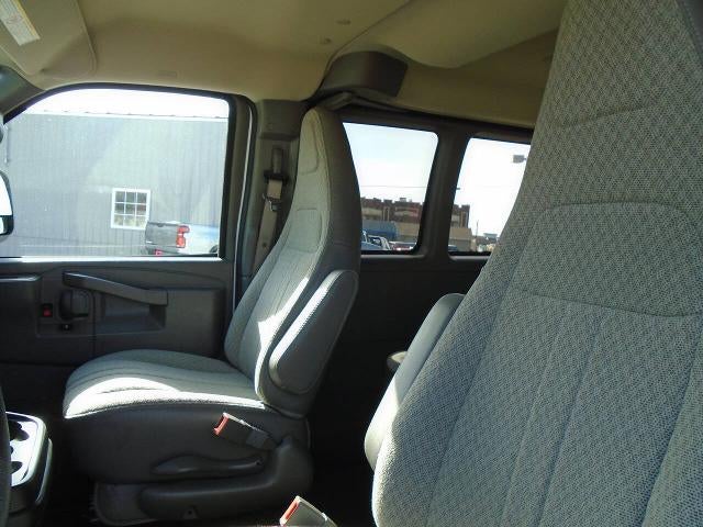 2025 Chevrolet Express Passenger 1LT