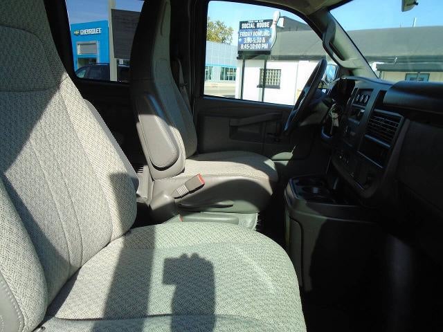 2025 Chevrolet Express Passenger 1LT