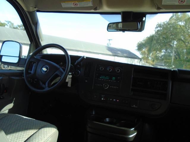 2025 Chevrolet Express Passenger 1LT