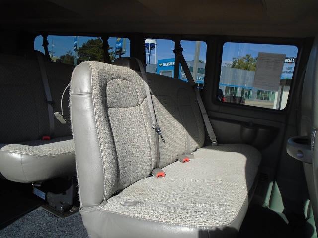 2025 Chevrolet Express Passenger 1LT