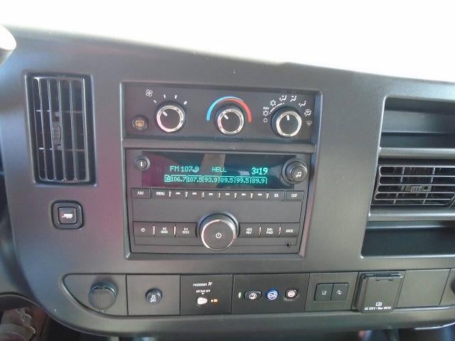 2025 Chevrolet Express Passenger 1LT