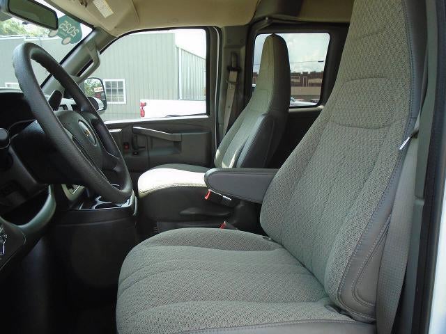 2025 Chevrolet Express Passenger 1LT