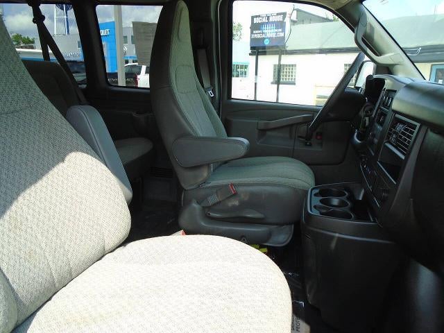 2025 Chevrolet Express Passenger 1LT