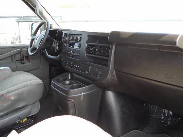 2025 Chevrolet Express Passenger 1LT