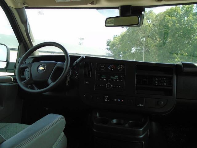 2025 Chevrolet Express Passenger 1LT