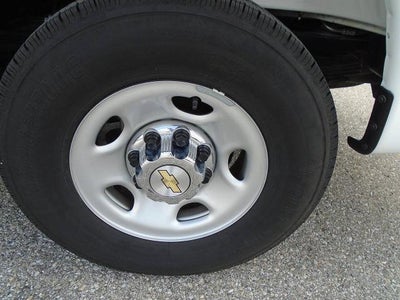 2025 Chevrolet Express Passenger 1LT