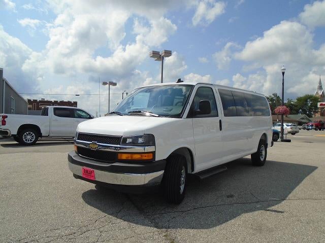 2025 Chevrolet Express Passenger 1LT