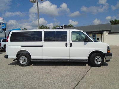 2025 Chevrolet Express Passenger 1LT