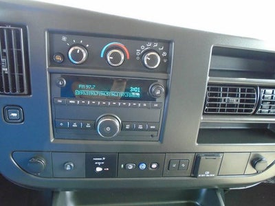 2025 Chevrolet Express Passenger 1LT