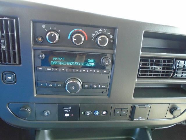 2025 Chevrolet Express Passenger 1LT